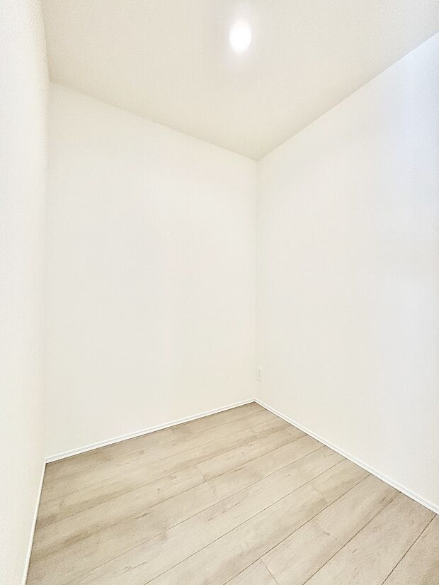 食品のストックや調理器具の保管に便利なパントリー