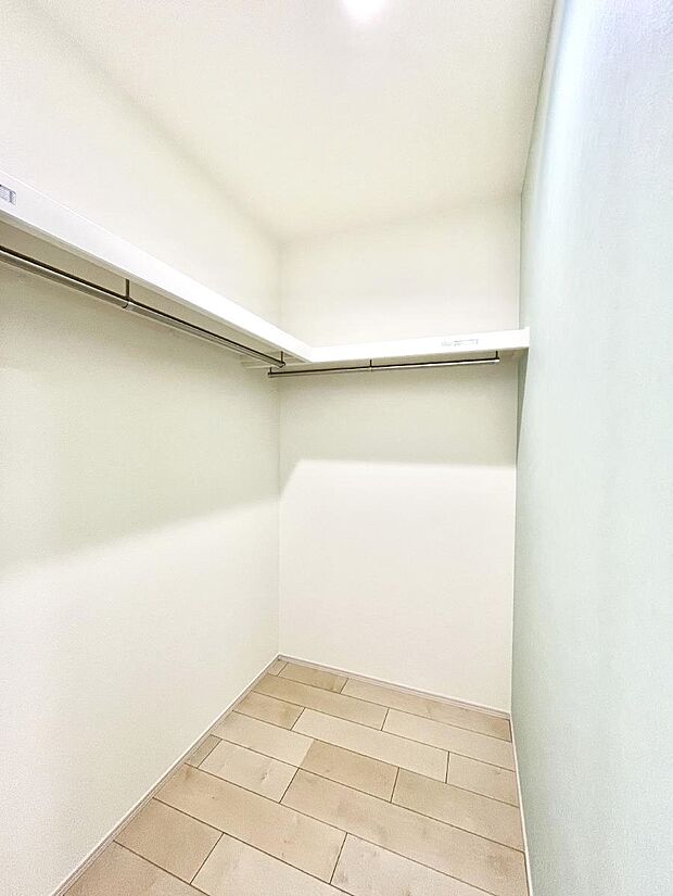 家族みんなの共有物を収納するのに便利なファミリークローク