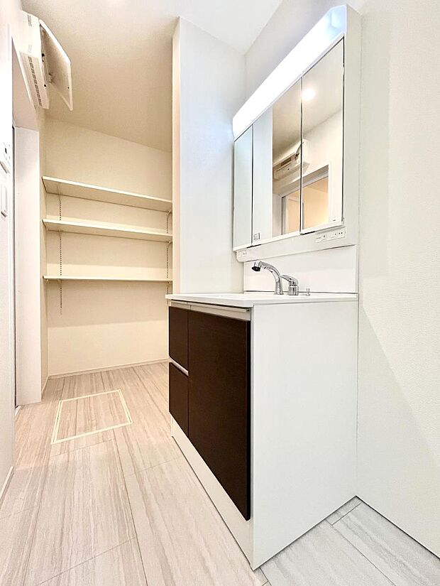 清潔感のある快適空間です。毎日の身支度も気持ち良くお使い頂けます。