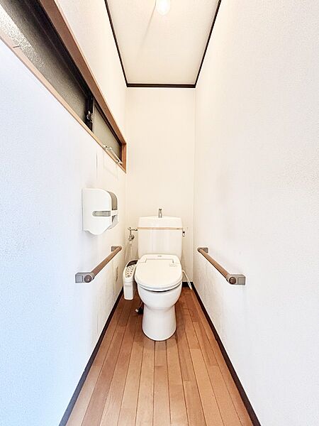 トイレは温水洗浄機能付き