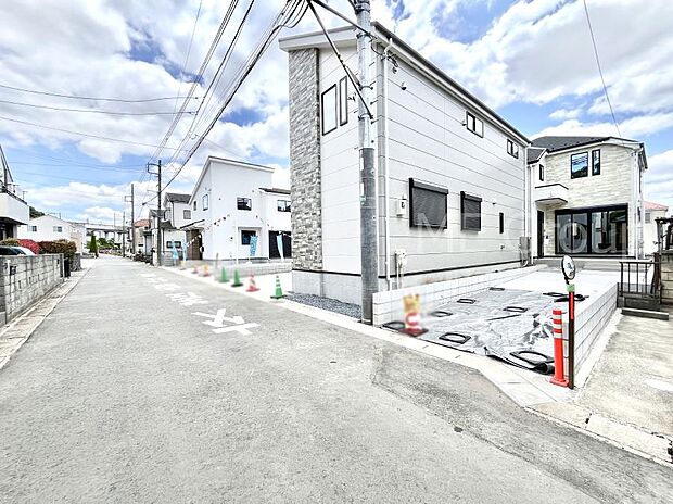 前面道路はきちんと整備されています