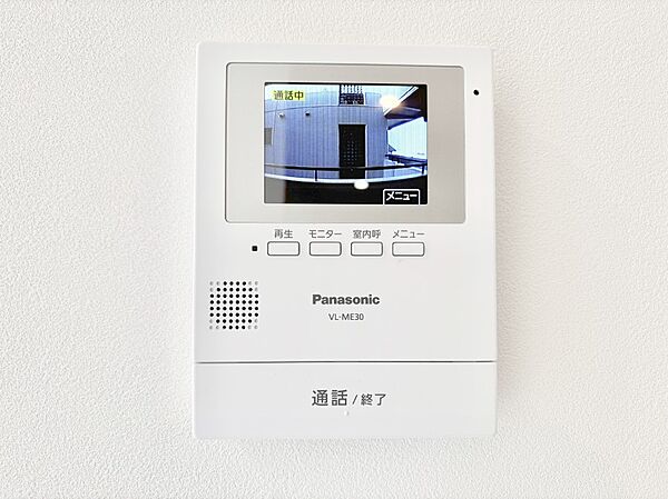 訪問者が一目でわかる安心のＴＶモニター付きインターホン。