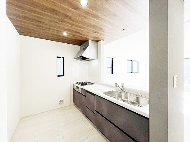 料理をしながらご家族との会話を楽しめる対面カウンターキッチン