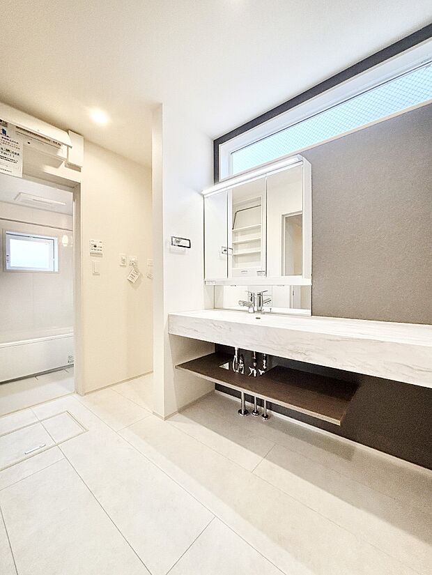 清潔感のある快適空間です。毎日の身支度も気持ち良くお使い頂けます。