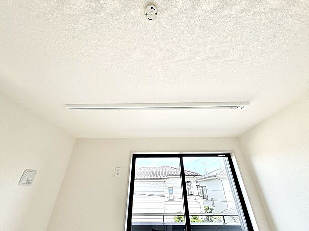 室内物干しポール。梅雨や花粉の時期に大活躍します。