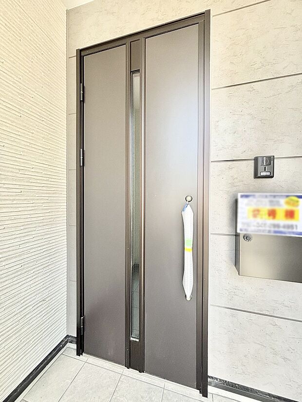 大切な家族、来客を出迎える玄関。