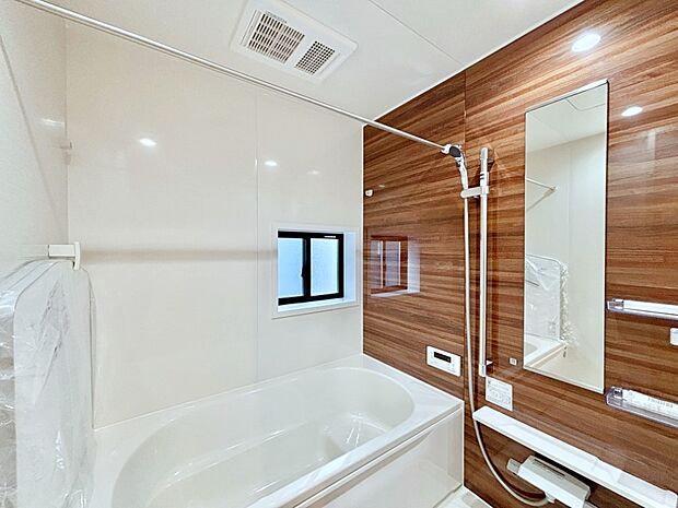 落ち着いた雰囲気でゆっくりお寛ぎいただけるバスルーム