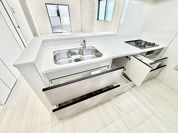 使いやすさを優先したスライド式収納タイプ!