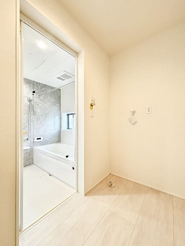 広々とゆとりのあるランドリースペース