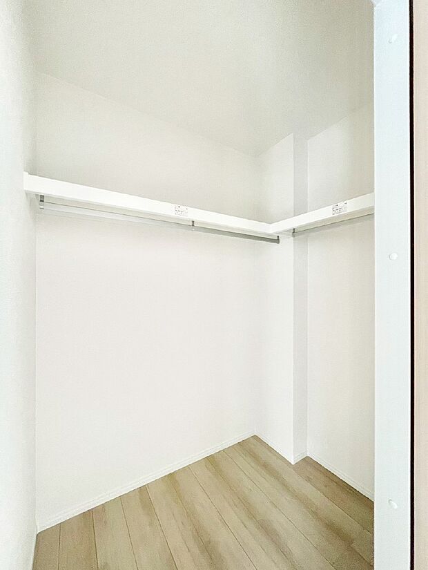 ウォークインクローゼット付きで生活空間を広く利用できます。