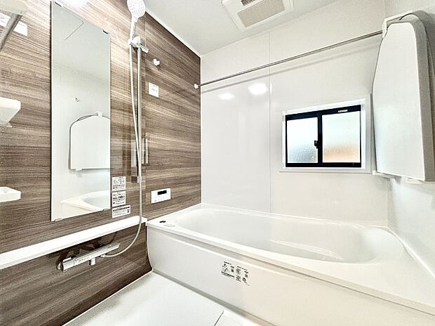 落ち着いた雰囲気でゆっくりお寛ぎいただけるバスルーム