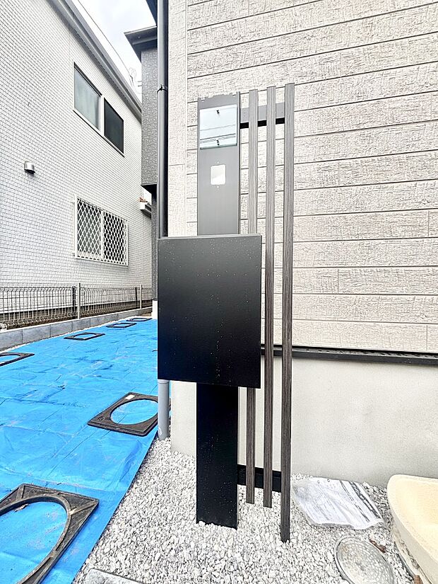 シンプルデザインのポスト。