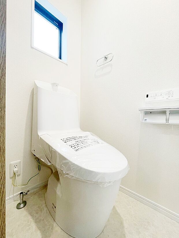 トイレは温水洗浄機能付き