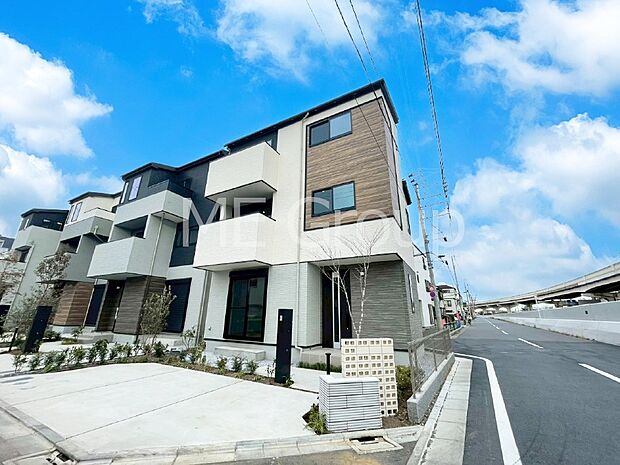 溢れる陽光でご家族の笑顔も輝く