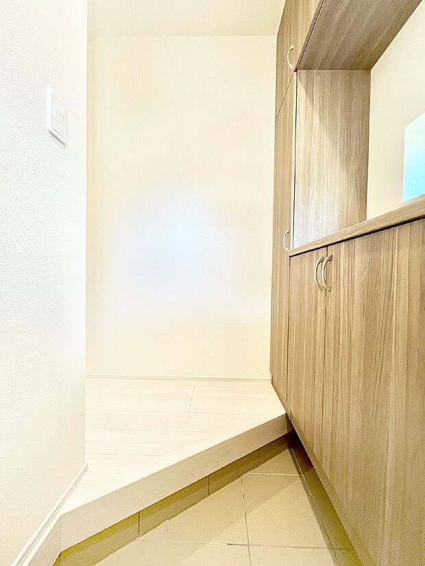 いつもきれいにしておきたい玄関ですね。