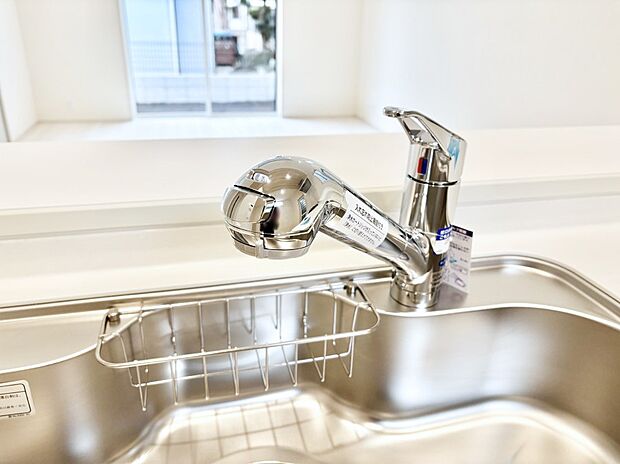 いつでも清潔なおいしいお水を。一つの水栓で水道水と浄水を使い分け。