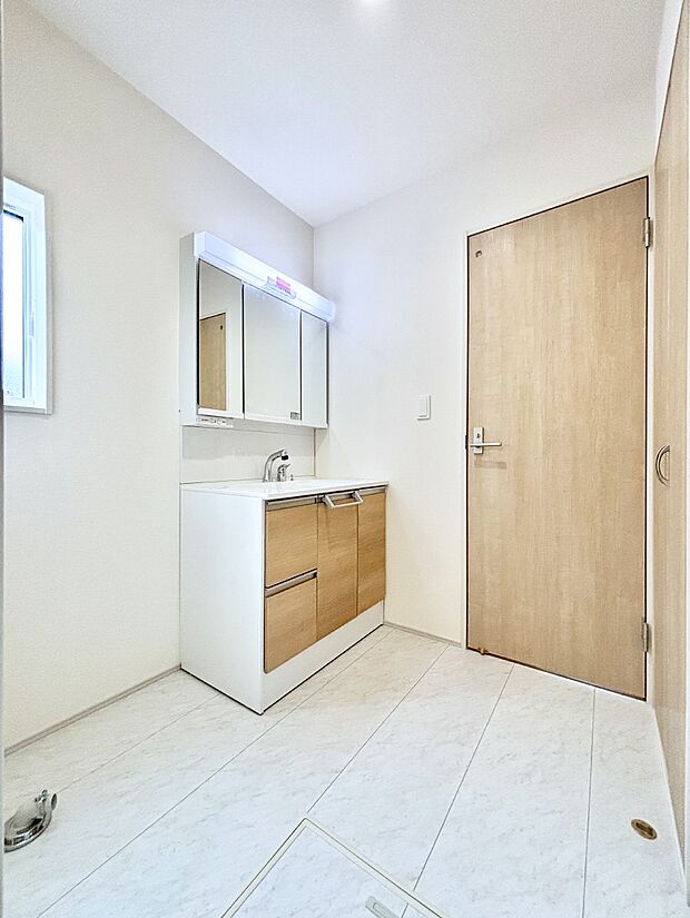 清潔感のある快適空間です。毎日の身支度も気持ち良くお使い頂けます。