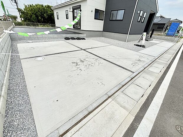 駐車3台可能!急なお客様の駐車に。また、ご家族の自転車スペースとしても大活躍。