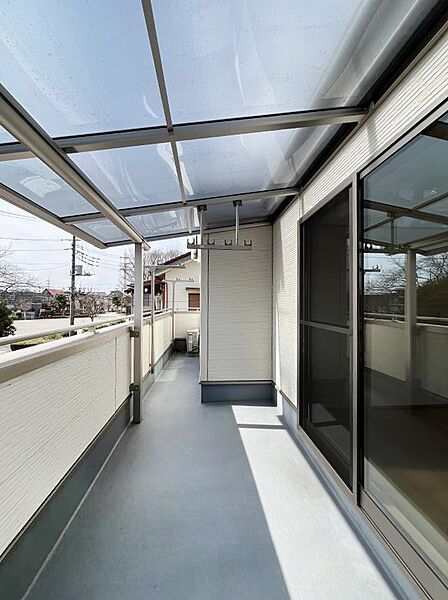 上部に屋根がかかっているので急な雨の時にも安心です。