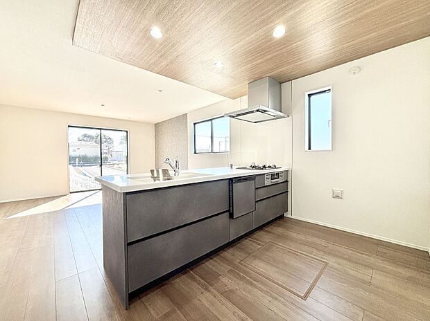 ゆとりあるキッチンではご家族と楽しくお料理ができます。