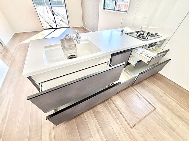 使いやすさを優先したスライド式収納タイプ！