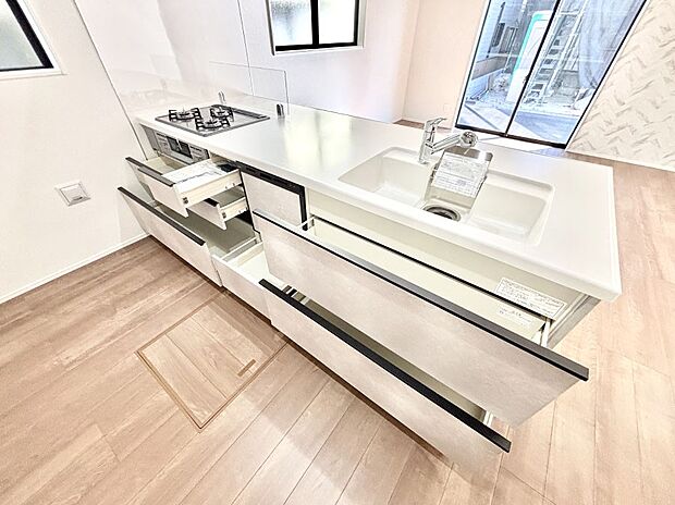 使いやすさを優先したスライド式収納タイプ！