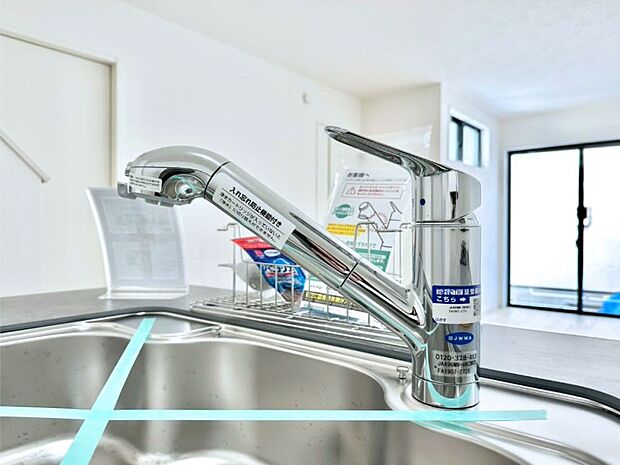 いつでも清潔なおいしいお水を。一つの水栓で水道水と浄水を使い分け。