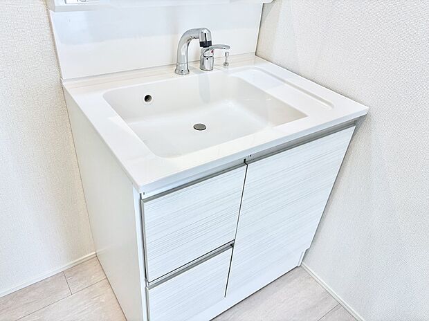 ハンドシャワー付き！使いやすい洗面台。
