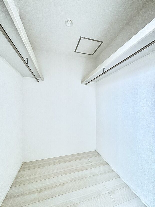 毎日の服選びが楽しくなるウォークインクローゼット 
