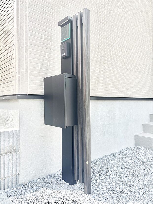 シンプルなデザインのポスト