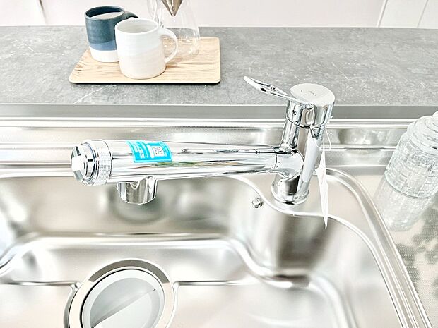 いつでも清潔なおいしいお水を。一つの水栓で水道水と浄水を使い分け。