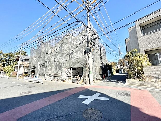 角地なので日当たりも良く、お家が堂々として見えます。