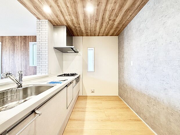 料理をしながらでもご家族との会話を楽しめる対面キッチン