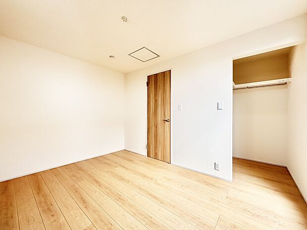 使いやすい形でベットや家具の置き方にも困ることもありません。