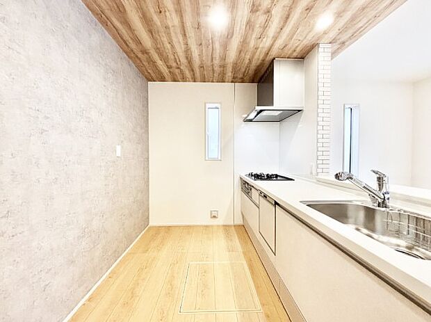 料理をしながらでもご家族との会話を楽しめる対面キッチン