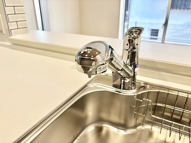 いつでも清潔なおいしいお水を。一つの水栓で水道水と浄水を使い分け。