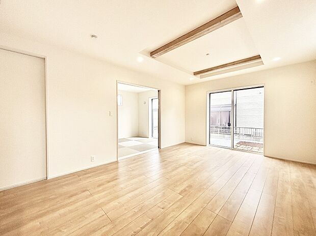 家族団らんの時間も増えそうなくつろぎのリビングダイニング。