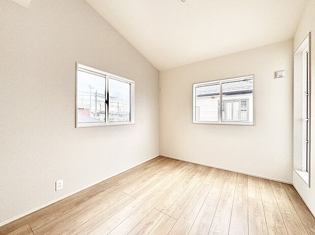 使いやすい形でベットや家具の置き方にも困ることもありません。