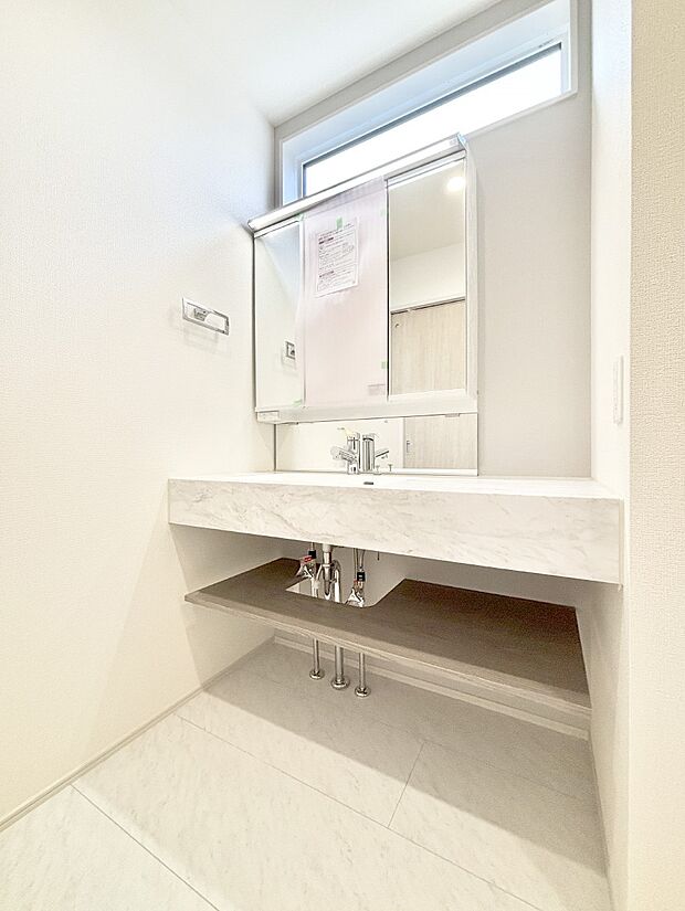 収納力と機能性に優れた洗面化粧台