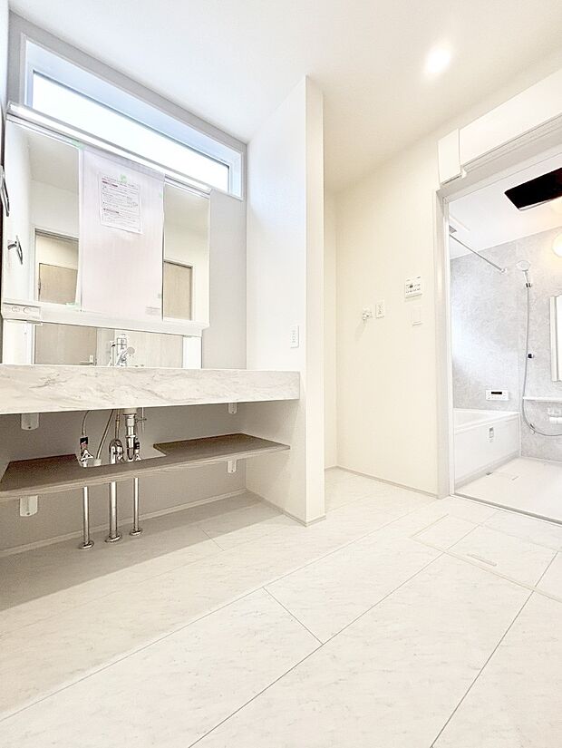 身支度もスムーズにおこなえる脱衣場。