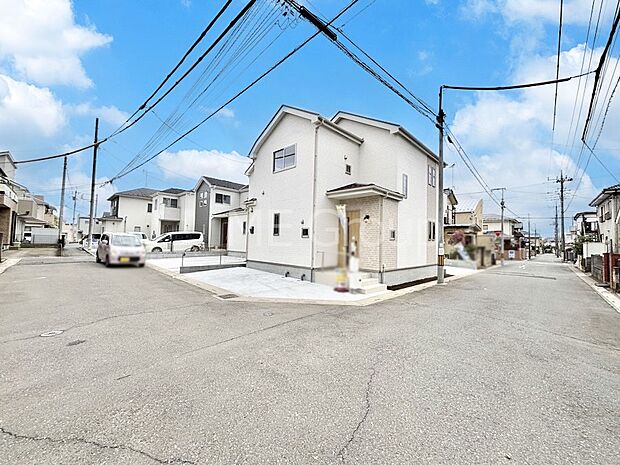 前面道路はきちんと整備されています  