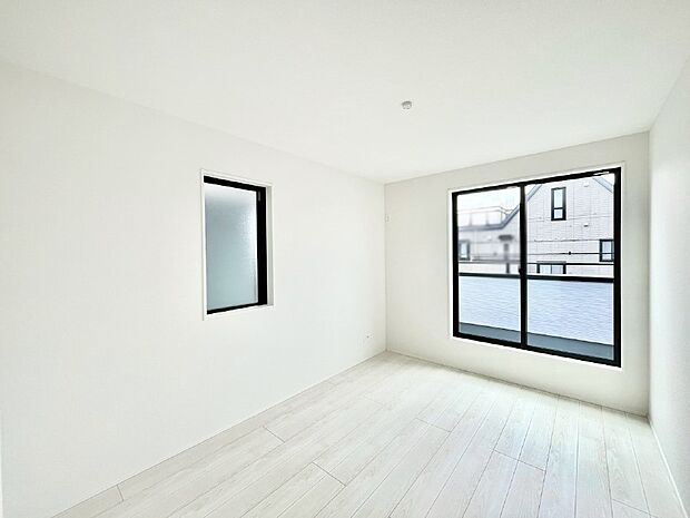 明るいバルコニーサイドに洋室を設置。目覚めの良い寝室に。