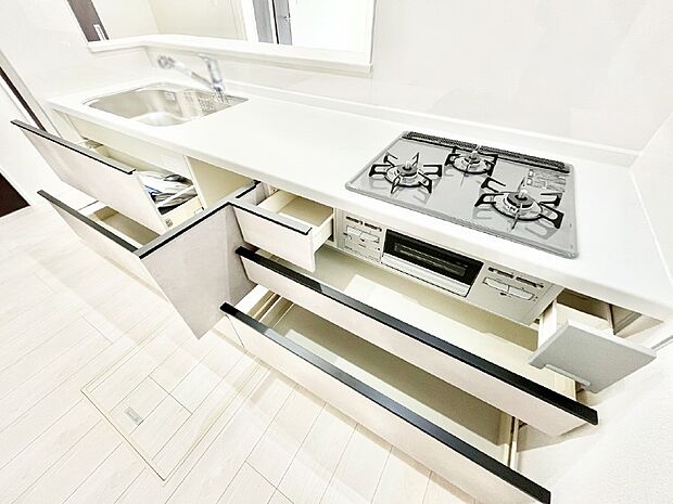 使いやすさを優先したスライド式収納タイプ!