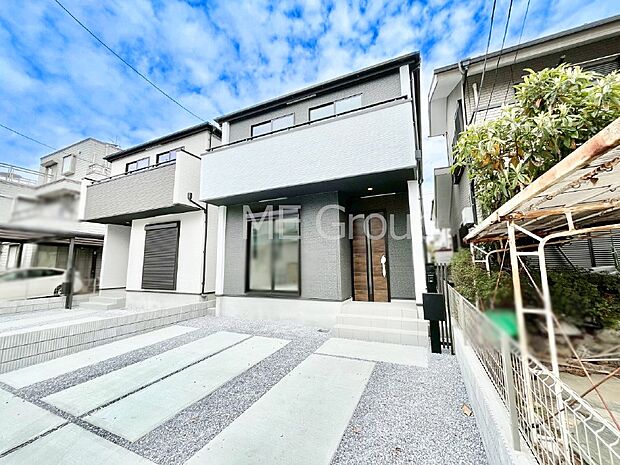 シンプルで落ち着きのある建物は住むかたの個性でオリジナルなものになっていきます。