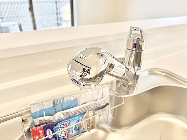 いつでも清潔なおいしいお水を。一つの水栓で水道水と浄水を使い分け。