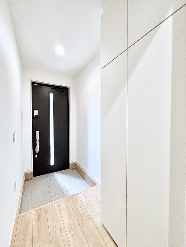 明るい玄関はお客様をお出迎えするのにぴったりです!