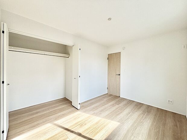 子供部屋にもおすすめな収納スペースたっぷりの居室