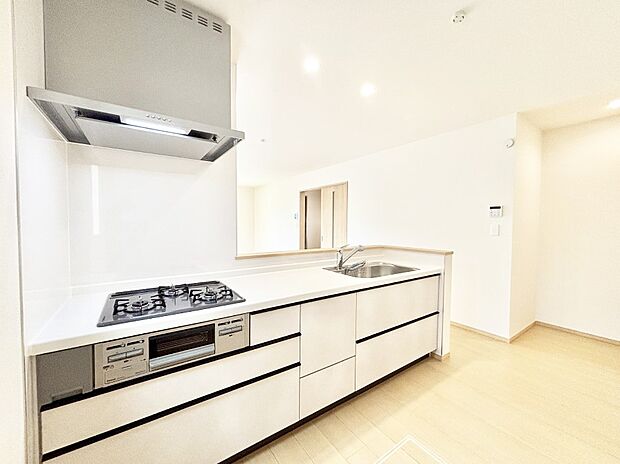 カウンター越しに楽しいおしゃべり。いつものお料理がもっと美味しくなりそうですね。