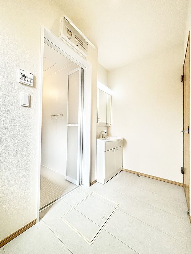 ゆとりの洗面スペースで朝の身支度もラクラク