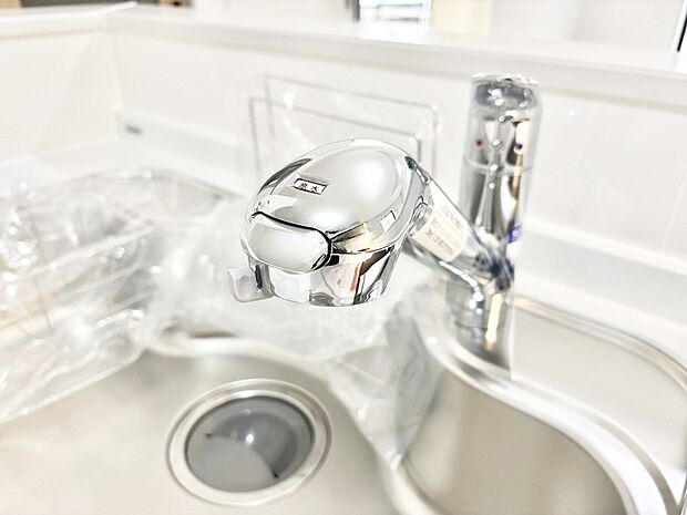 いつでも清潔なおいしいお水を。一つの水栓で水道水と浄水を使い分け。